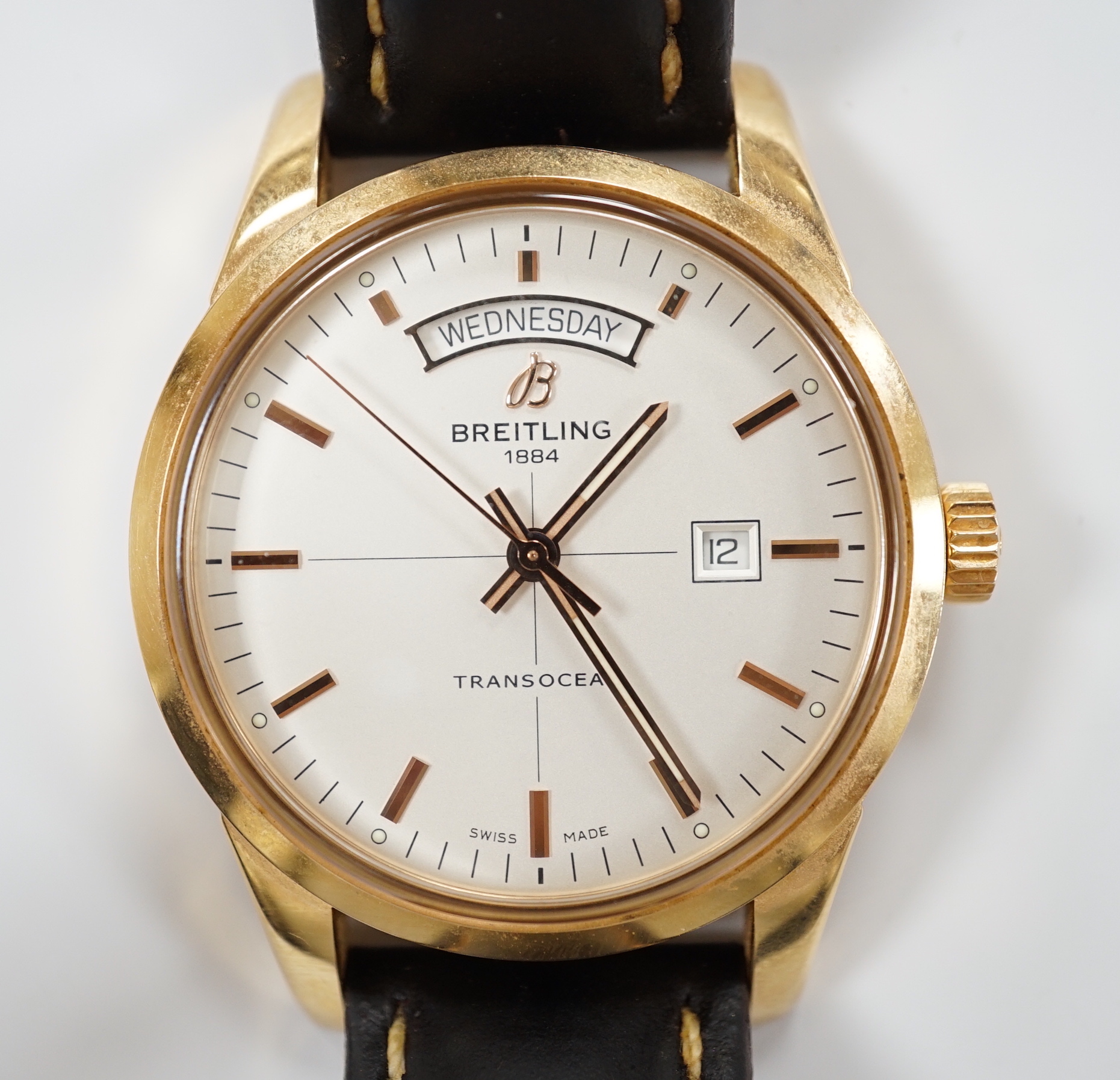A gentleman's 2013 18ct gold Breitling Transocean automatic day/date wrist watch, with baton numerals, on a Breitling leather strap with 18ct gold Breitling buckle, the case back numbered R45310, No. 198, case diameter 4